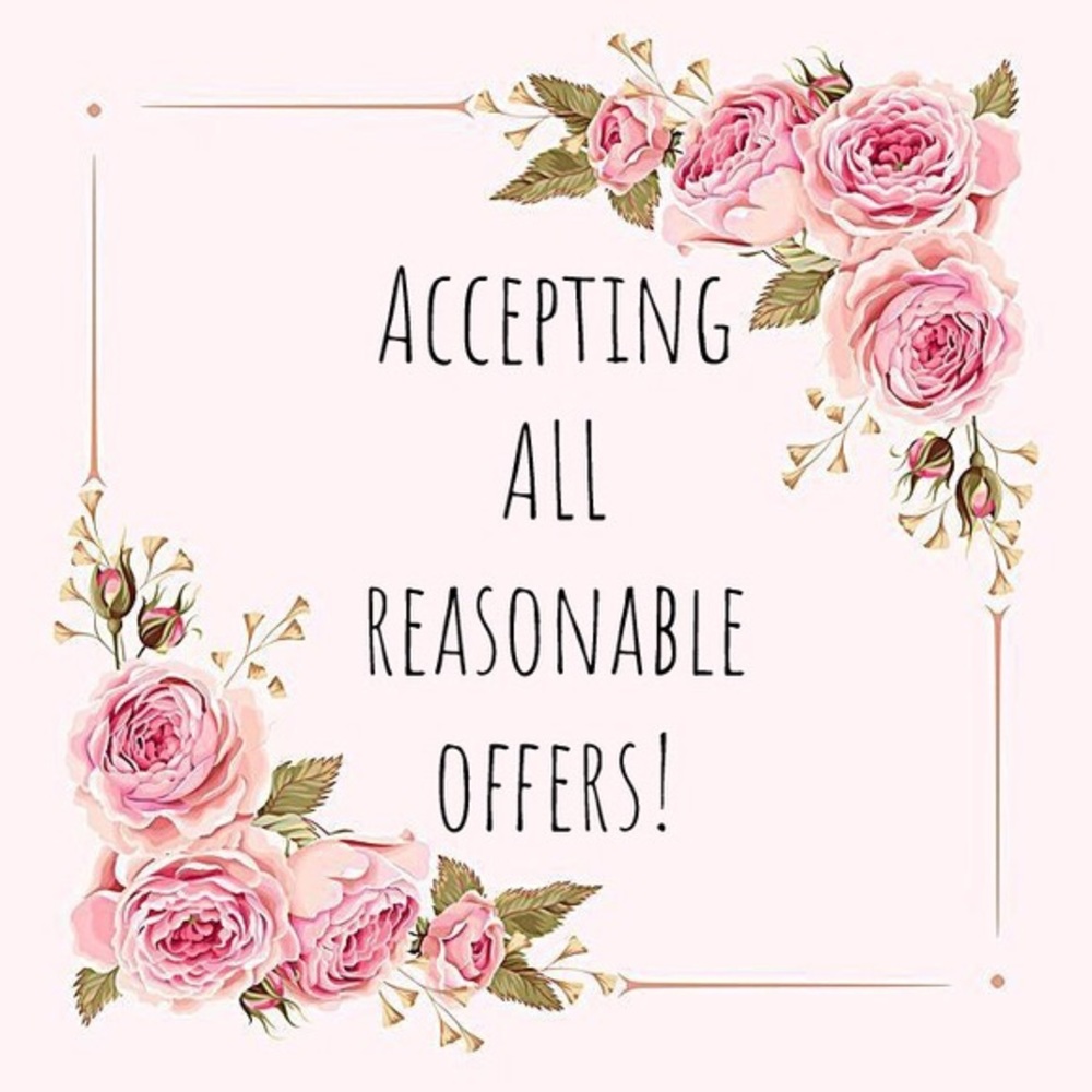 I accept all reasonable offers! 🌸🎀